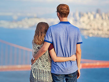 couple overlooking golden gate bridge