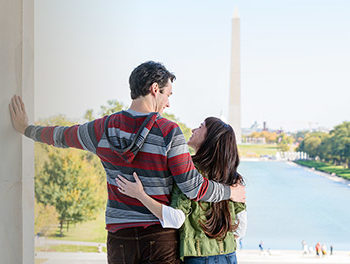 Couple in a date in Washington DC