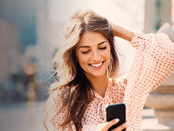 What to Say When Flirting With a Guy Online