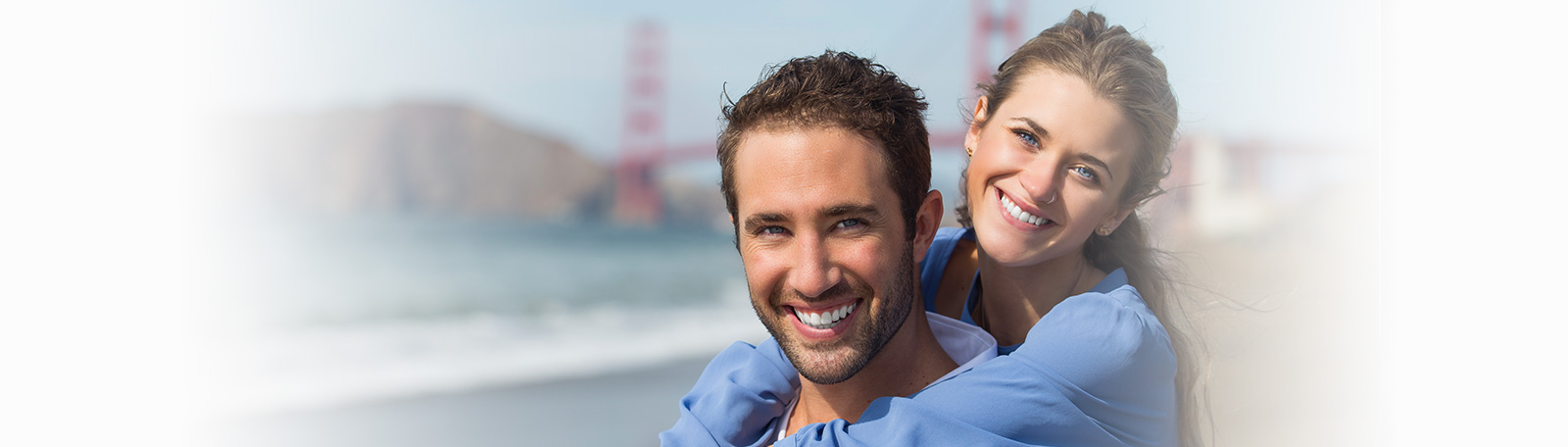 Couple at the Golden Gate bridge in San Francisco