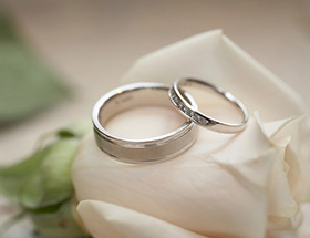 Two wedding bands on a display cushion thinking about Christian dating