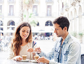 couple eating brunch