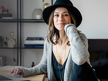 woman-sitting-at-her-computer-wondering-is-online-dating-bad