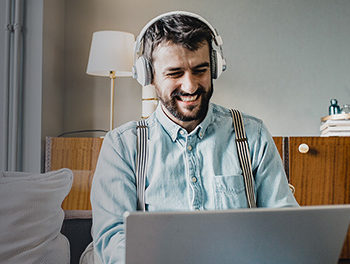 man-on-computer-having-fun-using-virtual-date-ideas