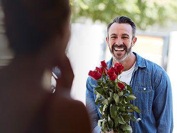 man-giving-woman-flowers-thinking-of-what-do-women-want